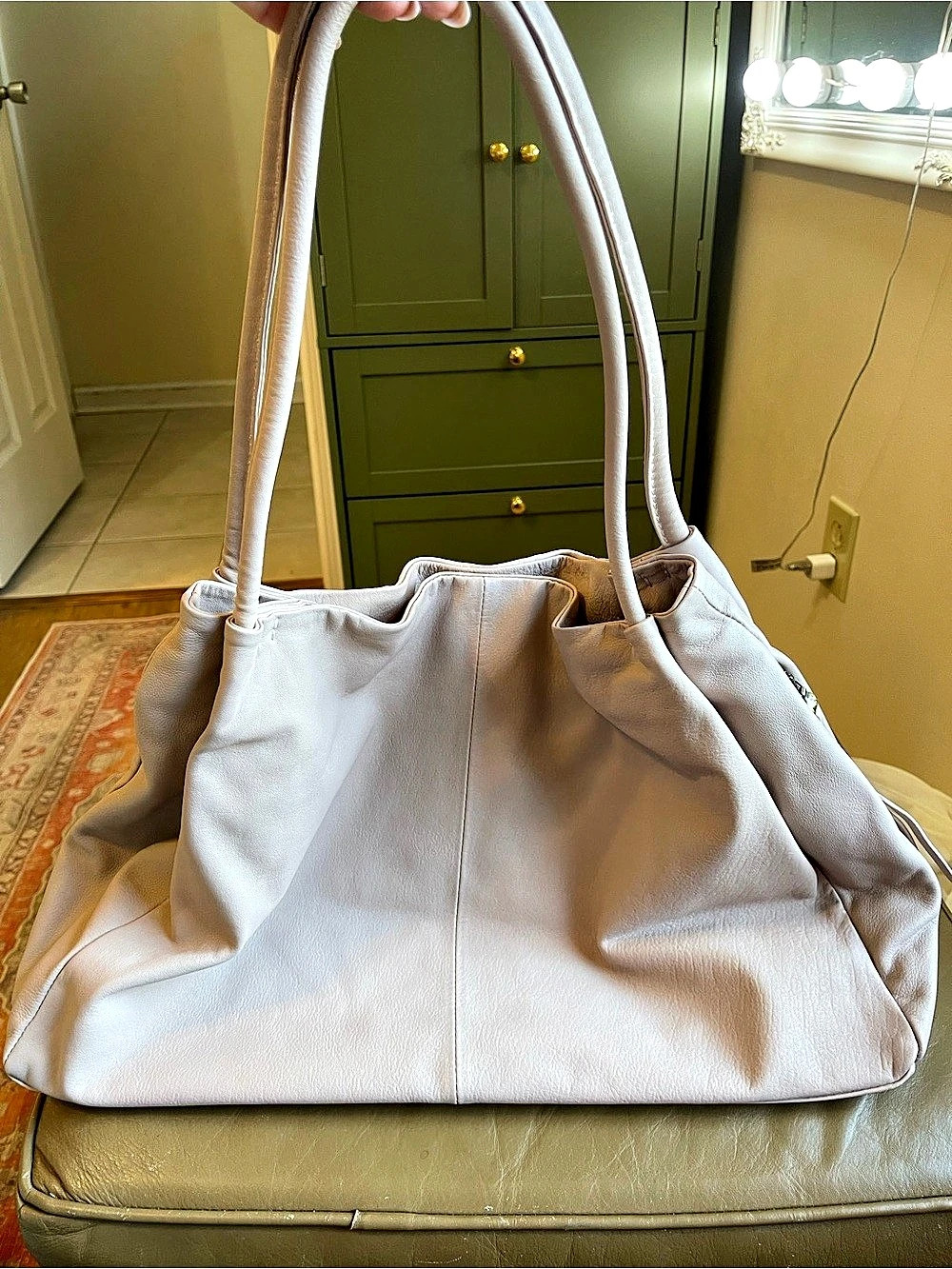 Hobo Leather Shoulder Bag in Pink